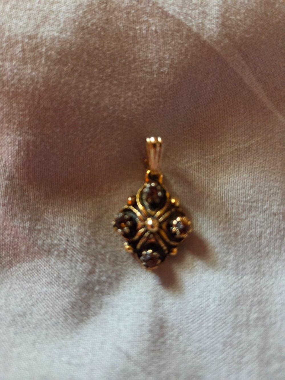 Victorian Revival Costume Jewelry Set. - Picture 4 of 4
